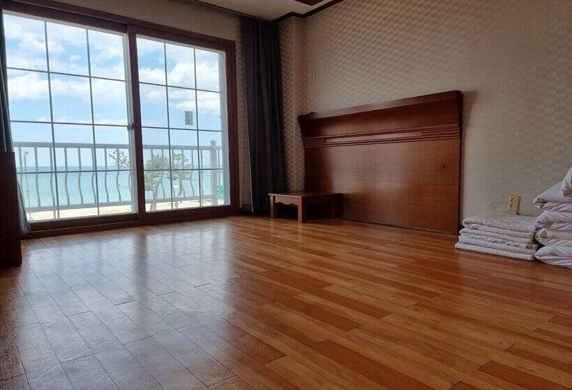 Семейный Номер, Benikea Hotel Mountain & Ocean Yangyang