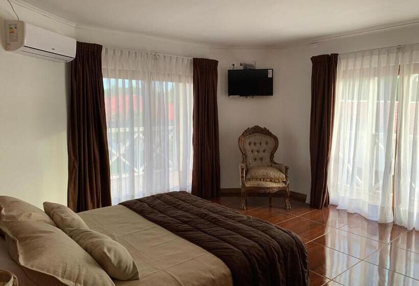 اتاق لوکس با بالکن, Teanehi Bed & Breakfast
