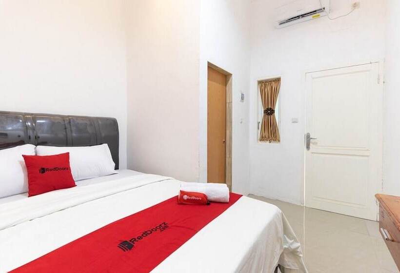 Номер Стандарт, Reddoorz @ Medan Johor