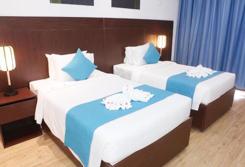 اتاق لوکس با بالکن, Sealong Bay Zhongqi Conifer Hotel 海龙湾中启康年酒店