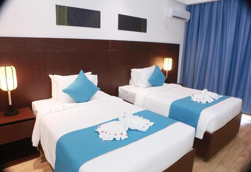 اتاق لوکس با بالکن, Sealong Bay Zhongqi Conifer Hotel 海龙湾中启康年酒店