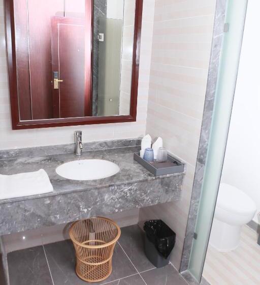 اتاق لوکس با بالکن, Sealong Bay Zhongqi Conifer Hotel 海龙湾中启康年酒店