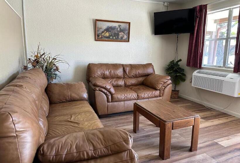 Апартаменты 1 Спальня, Sunset Inn And Suites