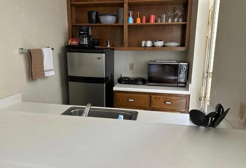 Апартаменты 1 Спальня, Sunset Inn And Suites