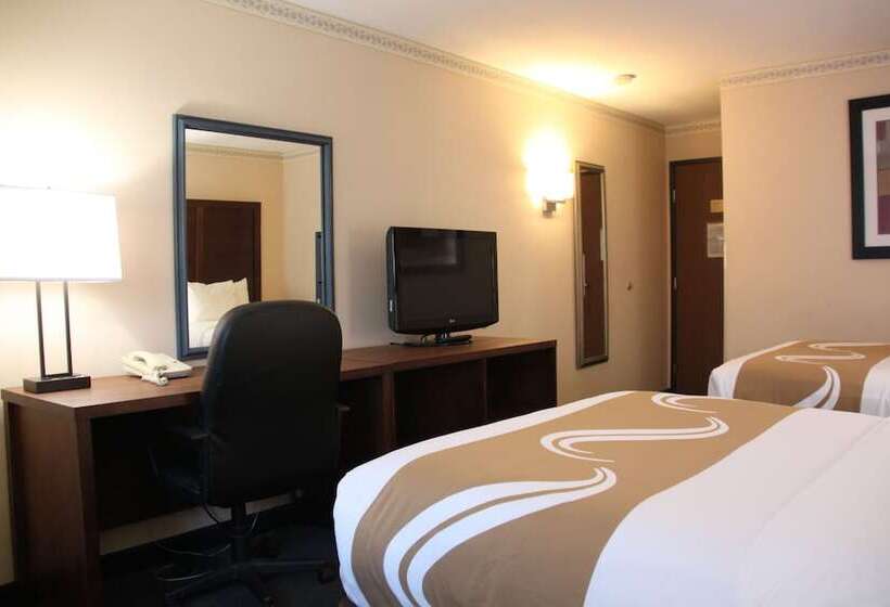 带2个双人床的标准工作室, Quality Inn Cortland   University Area