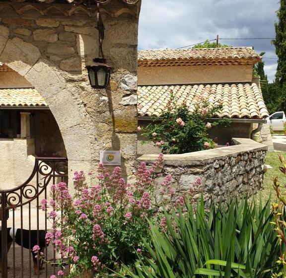 Standard room with outdoor bath, Mas De Reilhanette