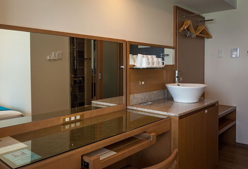 Люкс, Kariyushi Lch. Resort