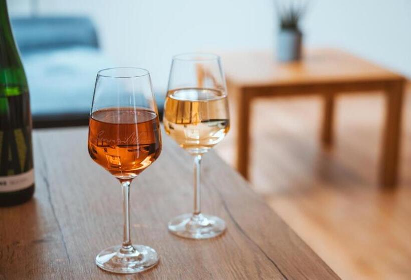 Апартаменты 1 Спальня с Балконом, Ferienweingut Serwaziwein
