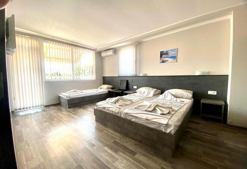 Трехместный Номер Стандарт с Балконом, Guest House Napoli