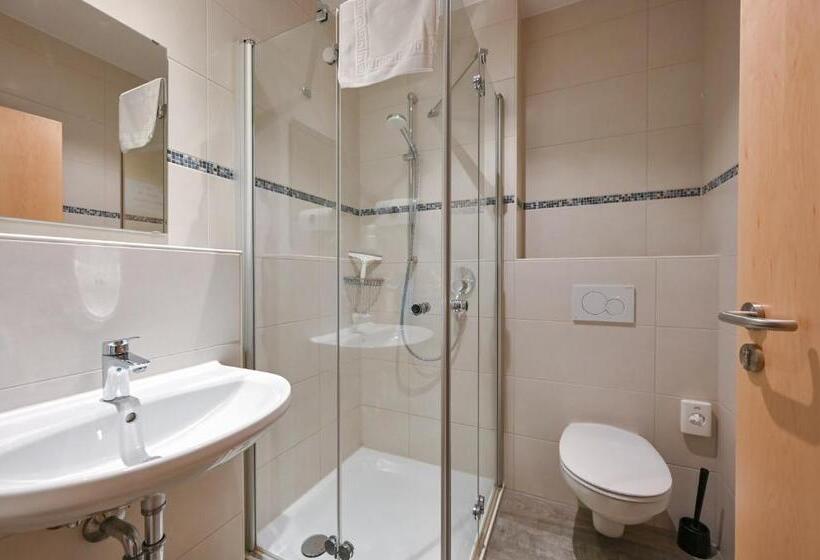 Quarto Estandar Banheiro Compartilhado, Rote Villa Fussen
