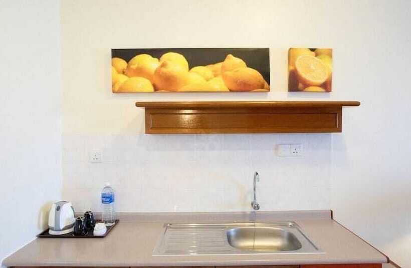 اتاق لوکس چهار تخته, Expat's Nook Beach Resort