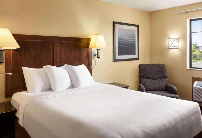 اتاق استاندارد برای معلولان, Baymont By Wyndham Cedar Rapids