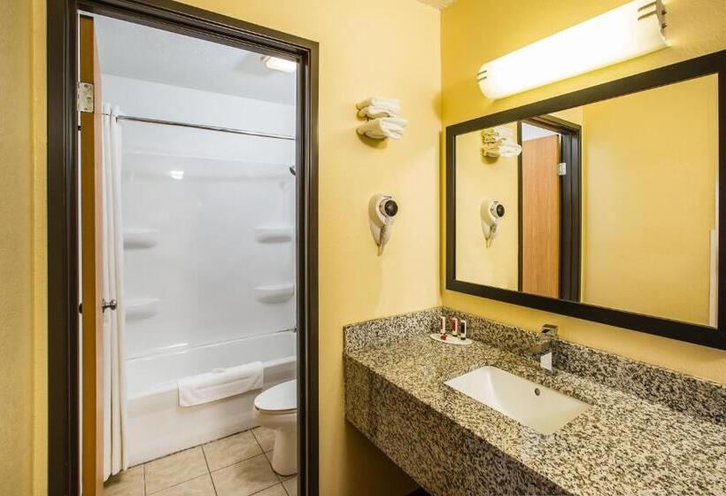 استودیو استاندارد با تخت کینگ, Baymont By Wyndham Cedar Rapids