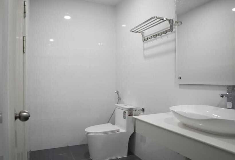اتاق لوکس سه تخته, Apple Hotel Three   Near Pnh Airport
