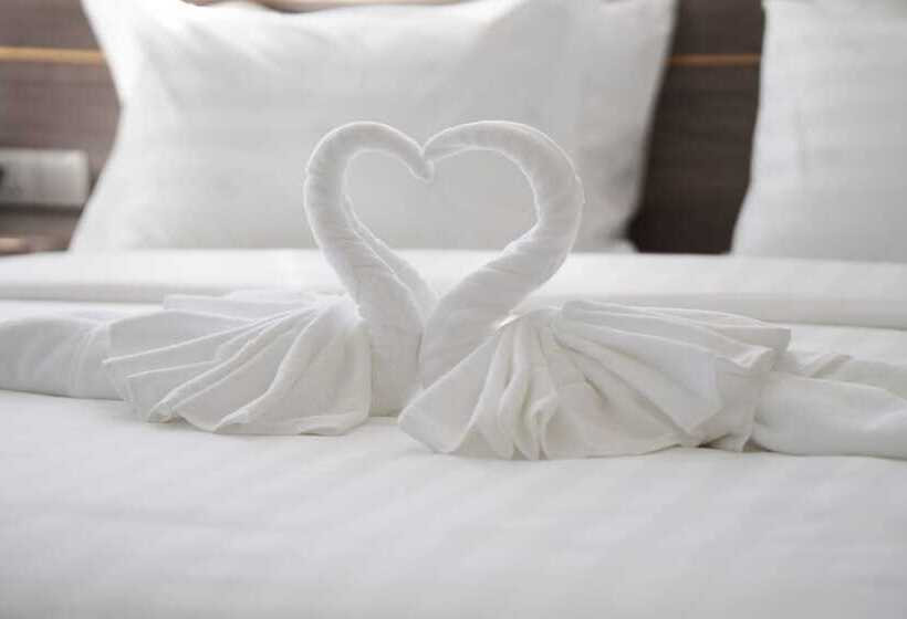 اتاق لوکس سه تخته, Apple Hotel Three   Near Pnh Airport