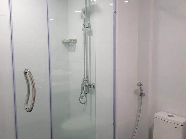 اتاق لوکس سه تخته, Apple Hotel Three   Near Pnh Airport