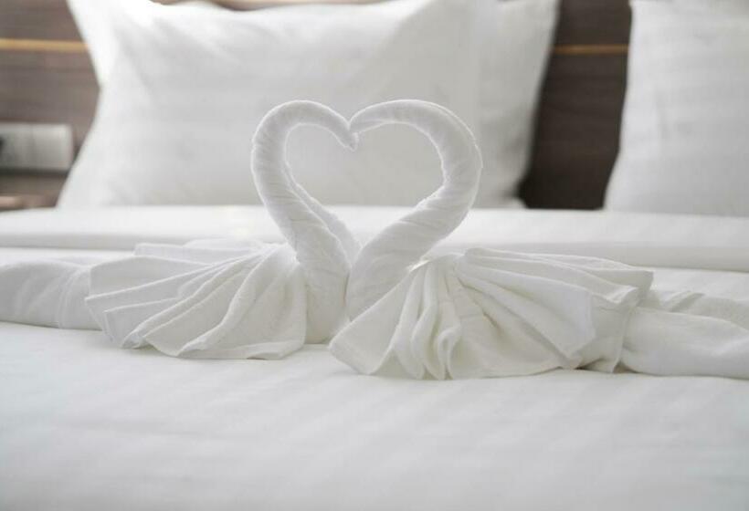 اتاق سوپریور با تخت بزرگ, Apple Hotel Three   Near Pnh Airport
