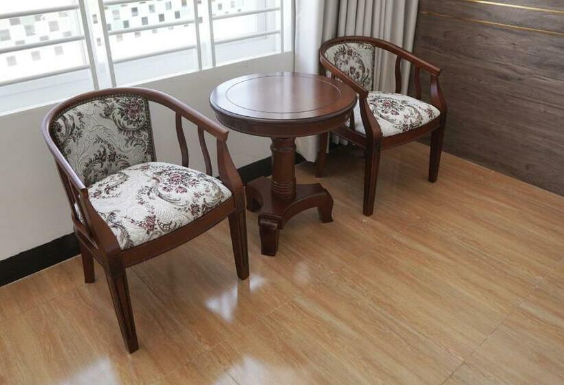 سوئیت با تخت بزرگ, Apple Hotel Three   Near Pnh Airport