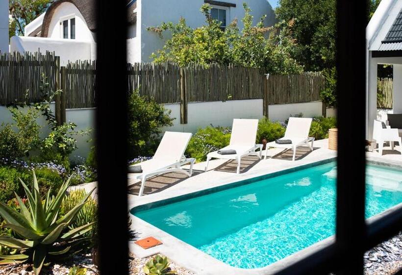 Номер Стандарт Вид на Бассейн, Gonana Guesthouse