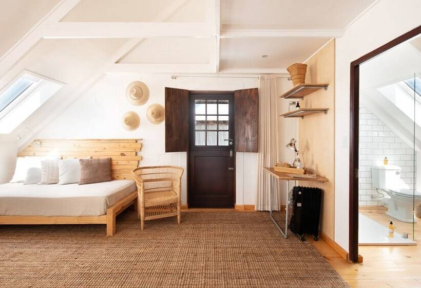 Трехместный Номер Стандарт с Балконом, Gonana Guesthouse