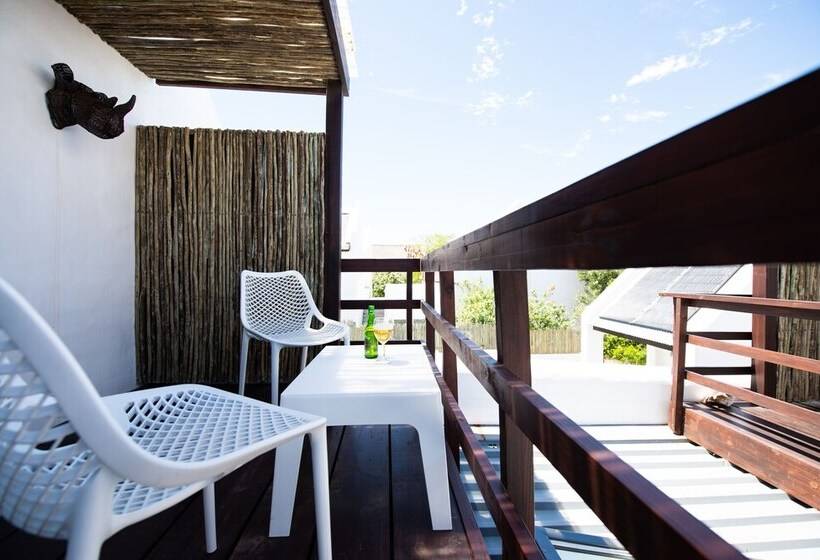 Трехместный Номер Стандарт с Балконом, Gonana Guesthouse