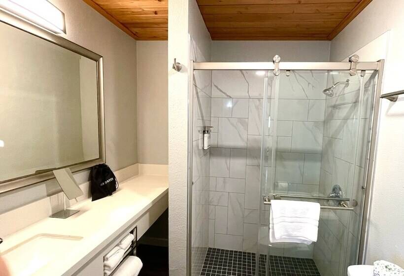 Номер Стандарт, Tides Inn & Suites