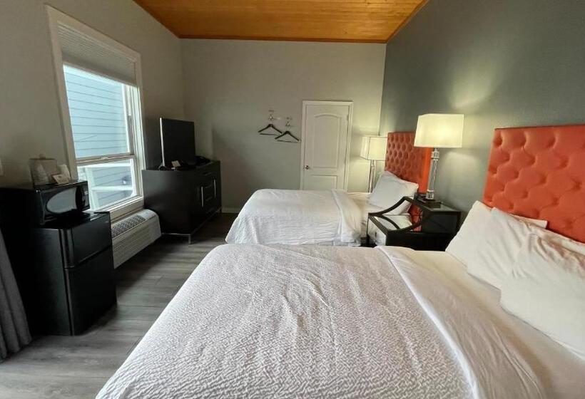 Номер Deluxe Вид на Море, Tides Inn & Suites