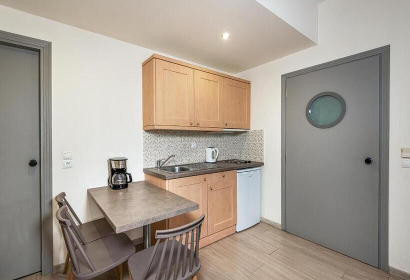 استودیوی استاندارد, Icarus Apartments