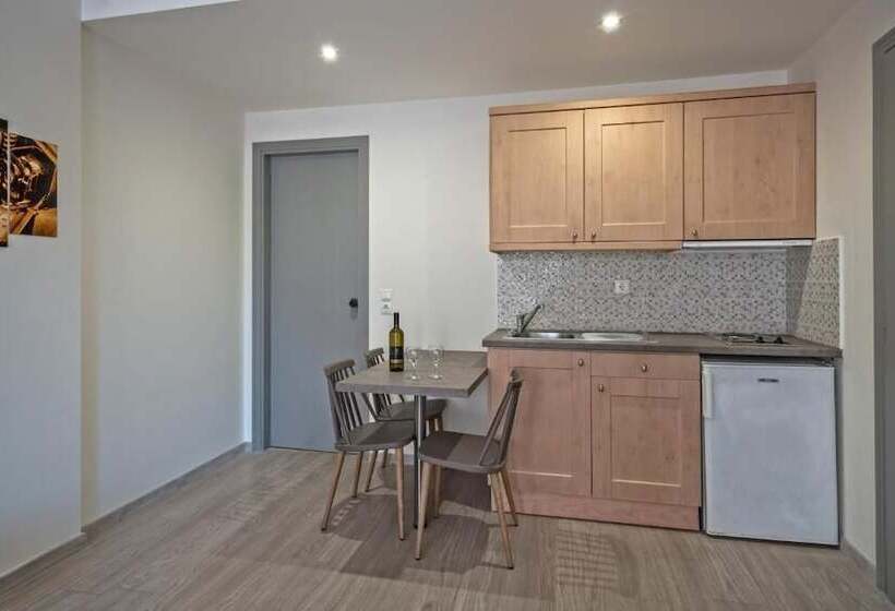استودیوی استاندارد, Icarus Apartments