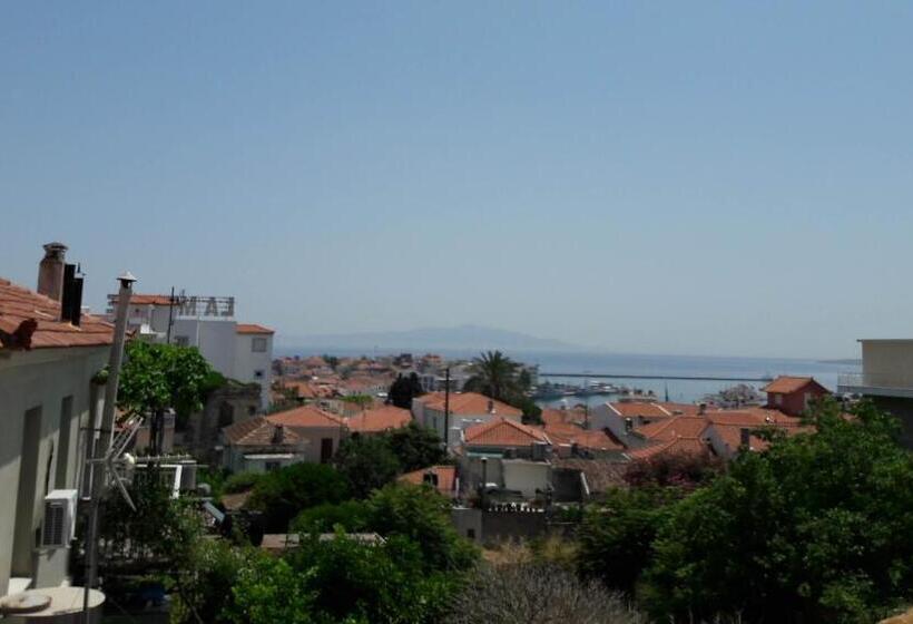 اتاق لوکس با چشم‌انداز, Pyrgos Sofokleous