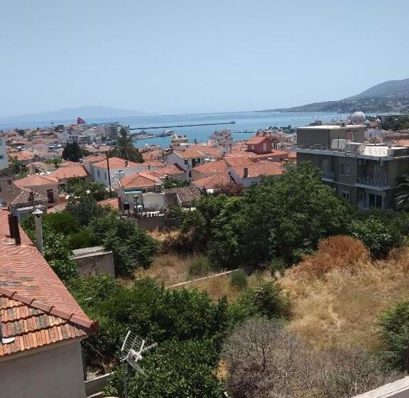 اتاق لوکس با چشم‌انداز, Pyrgos Sofokleous