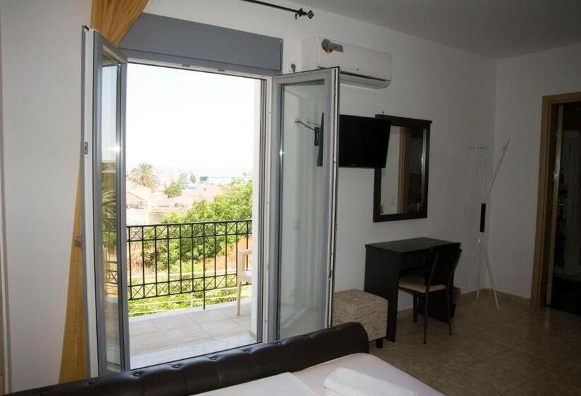 اتاق لوکس با چشم‌انداز, Pyrgos Sofokleous