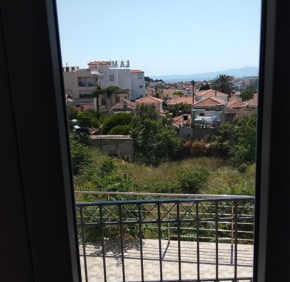 اتاق لوکس با چشم‌انداز, Pyrgos Sofokleous