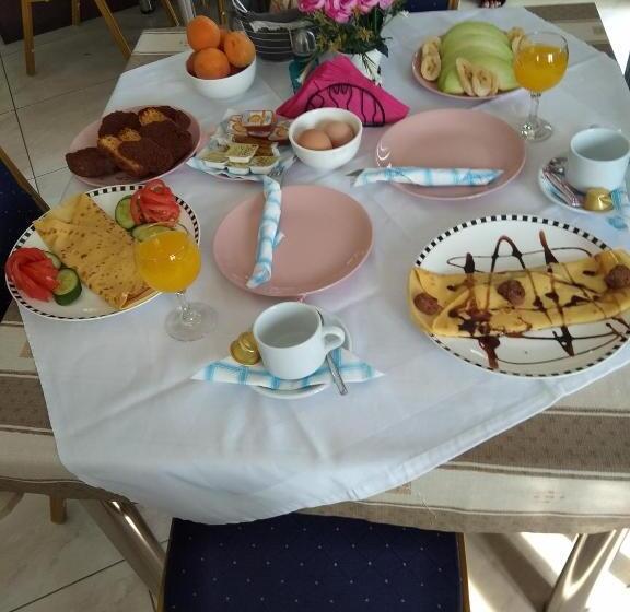 اتاق لوکس, Pyrgos Sofokleous