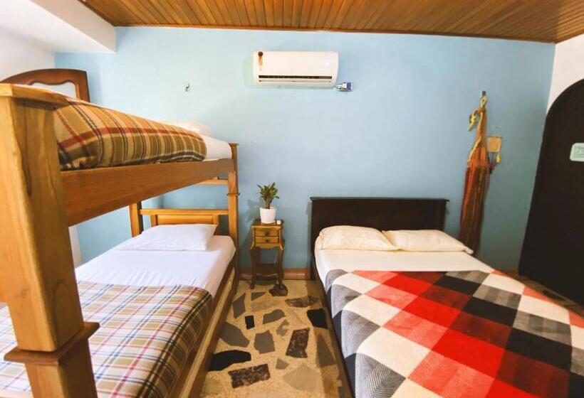 베이직 3인 룸, Tia Chela Hostel