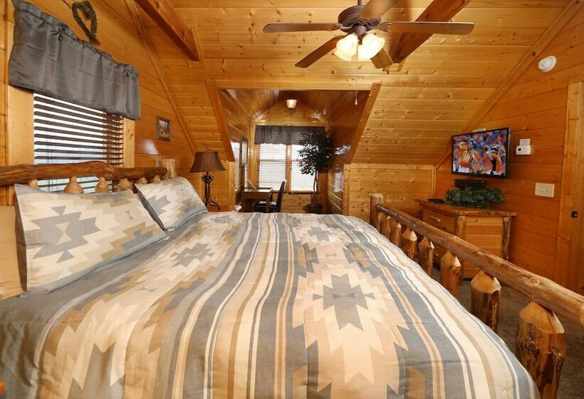 오두막, Ridgetop Theatre Lodge   Six Bedroom Cabin