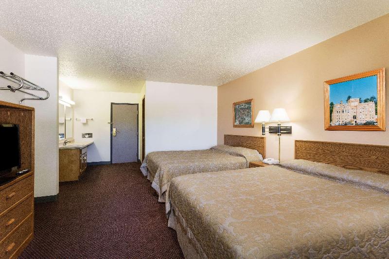 اتاق استاندارد با چشم‌انداز استخر, Hilton Orlando Buena Vista Palace   Disney Springs® Area