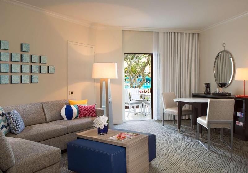 سوییت با چشم‌انداز استخر, Hilton Orlando Buena Vista Palace   Disney Springs® Area
