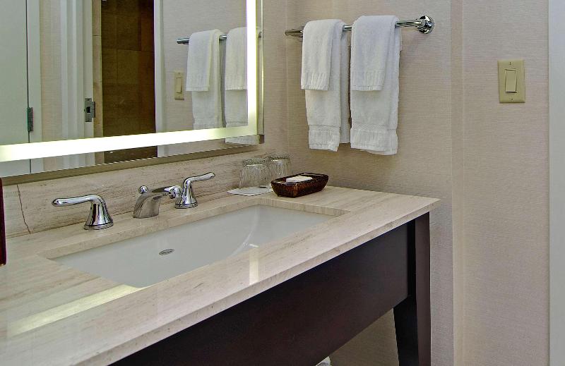 اتاق استاندارد با چشم‌انداز استخر, Hilton Orlando Buena Vista Palace   Disney Springs® Area
