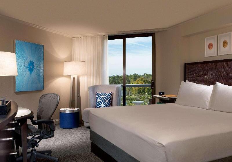 سوییت با چشم‌انداز استخر, Hilton Orlando Buena Vista Palace   Disney Springs® Area