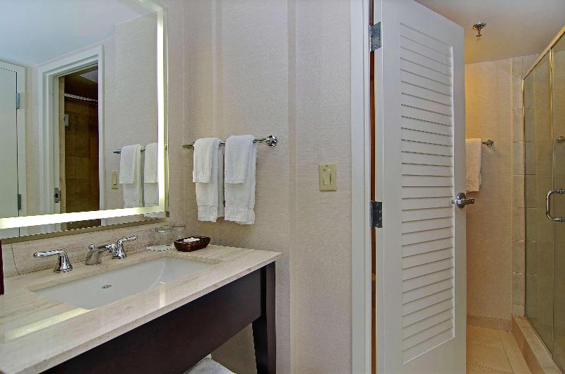 اتاق استاندارد با تخت بزرگ, Hilton Orlando Buena Vista Palace   Disney Springs® Area