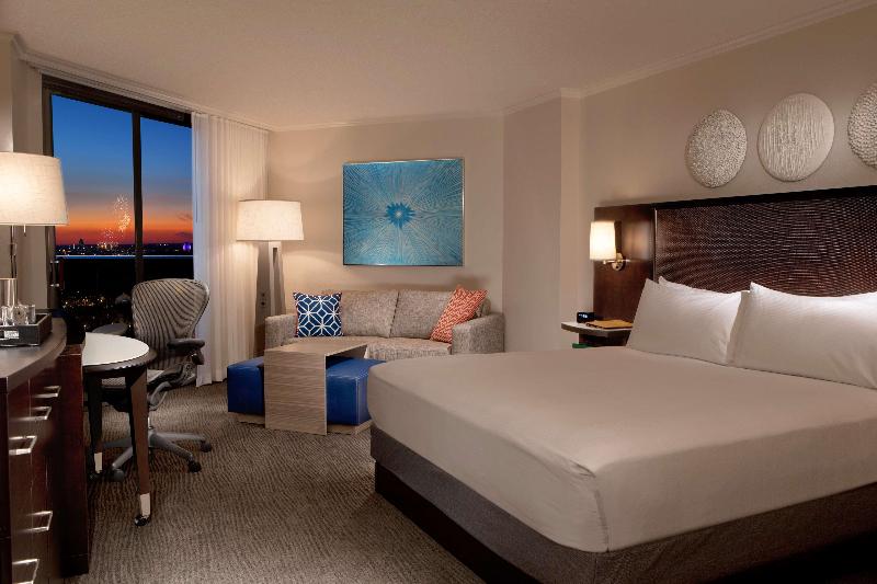 اتاق استاندارد با تخت بزرگ, Hilton Orlando Buena Vista Palace   Disney Springs® Area