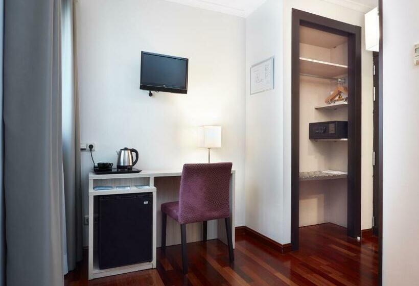 Quarto Estandar Individual, Maestranza