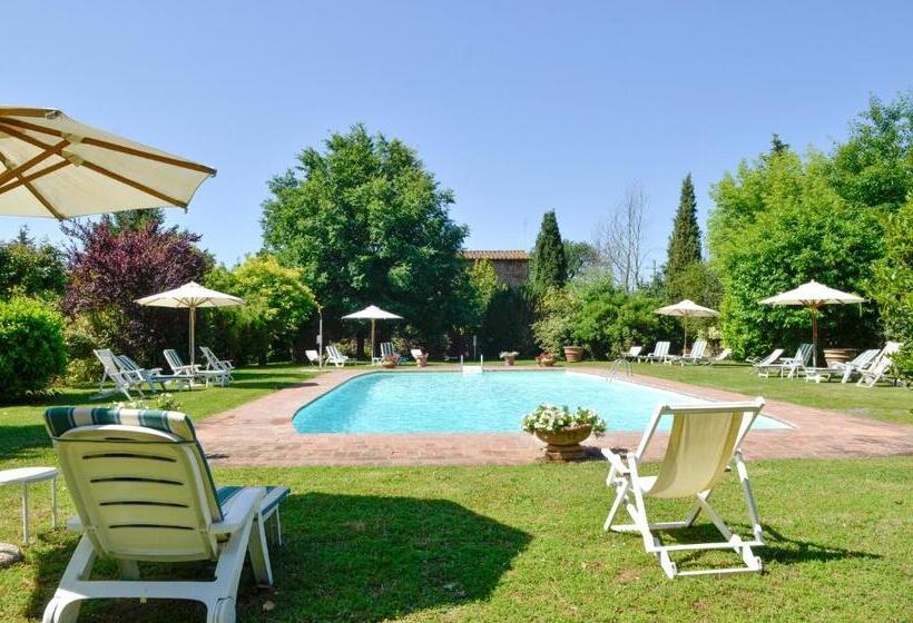 آپارتمان 1 خوابه با چشم‌انداز استخر, Residence Il Casale