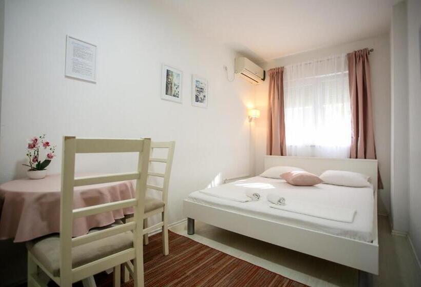اتاق استاندارد, Guesthouse Aurora