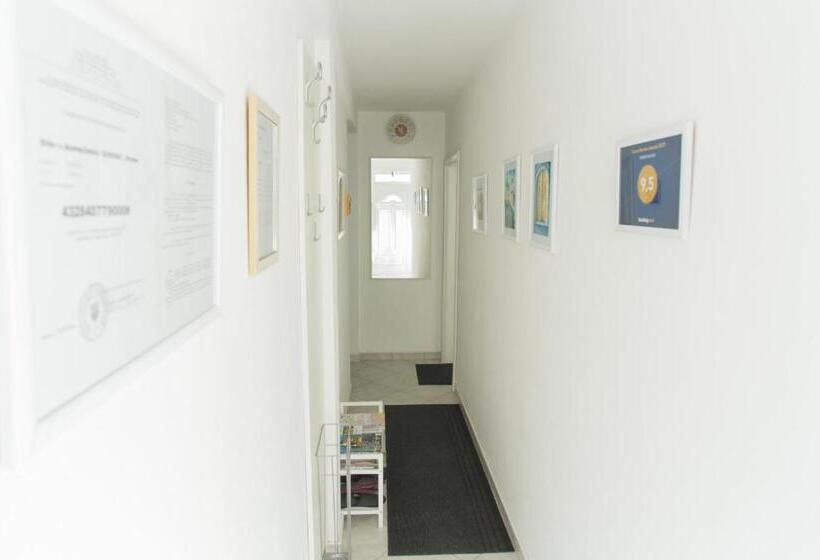 اتاق استاندارد چهار تخته, Guesthouse Aurora