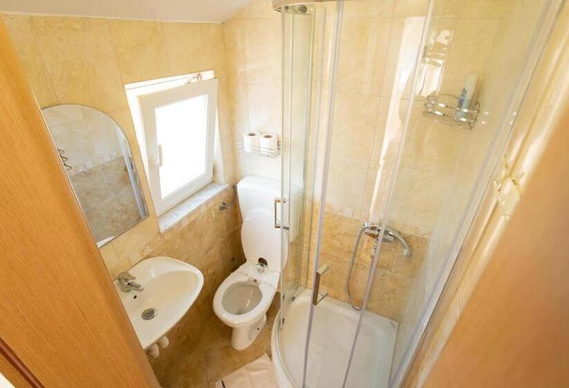 اتاق خانوادگی, Guesthouse Aurora