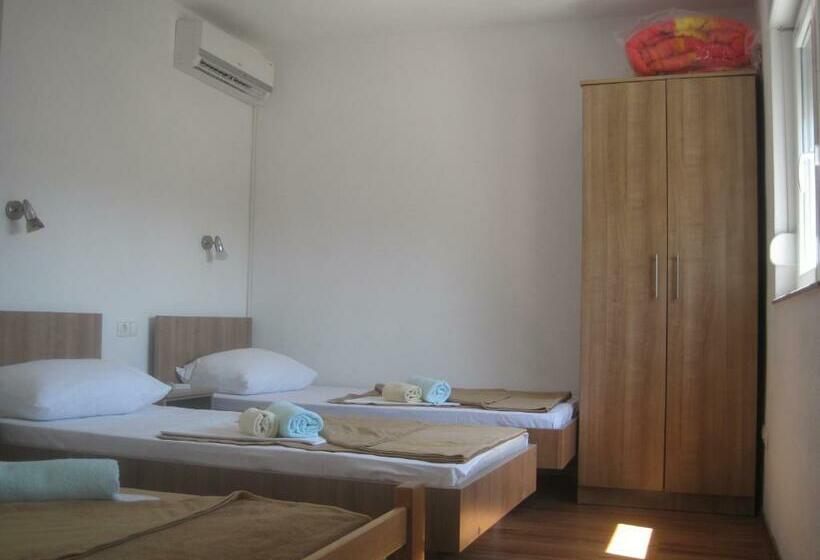 اتاق استاندارد سه نفره, Rooms Ivan Popić