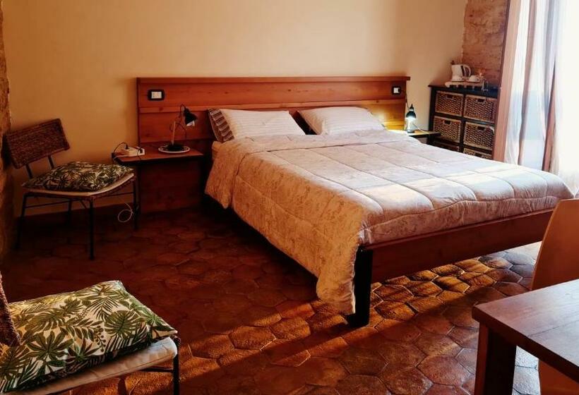اتاق استاندارد سه تخته با بالکن, Aljama   Downtown B&b