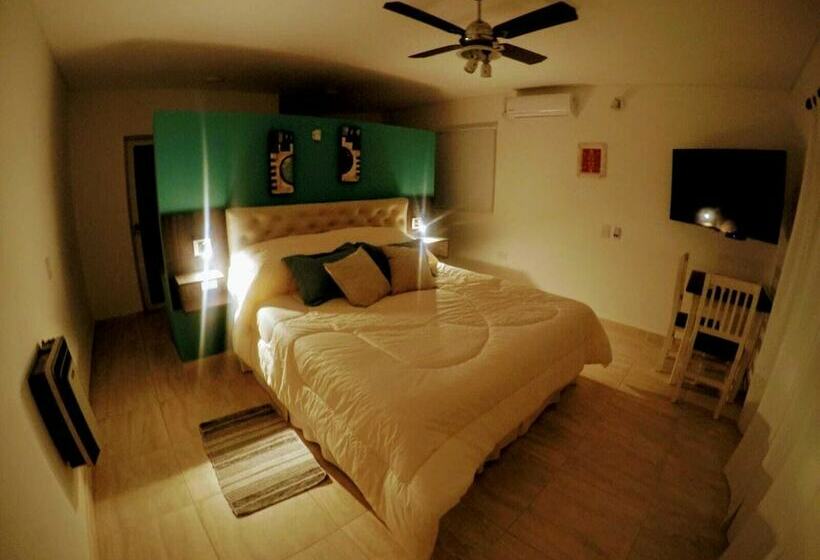小室, Arroyo Suite House